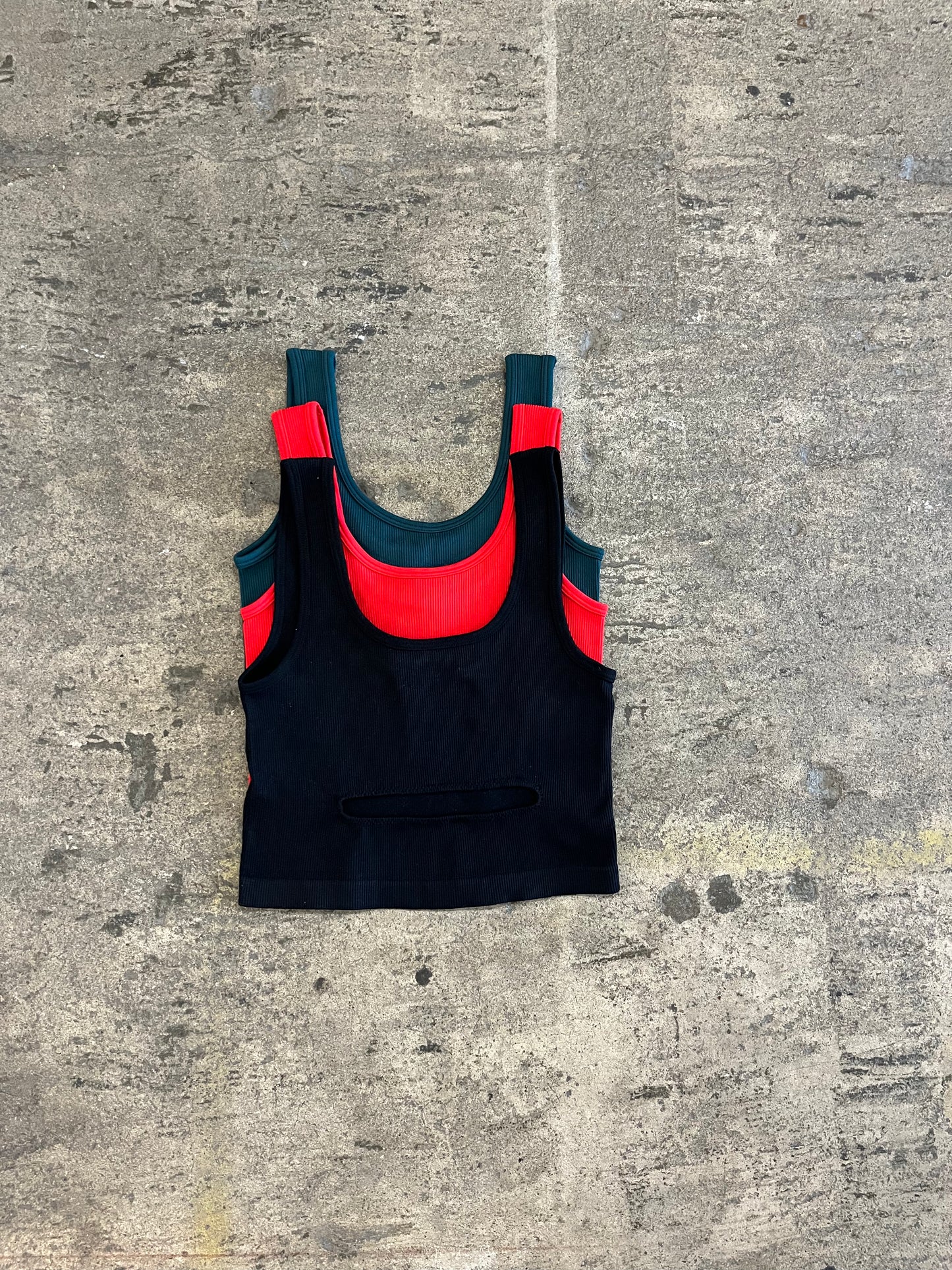 CROPPED TOP W/ HOLE