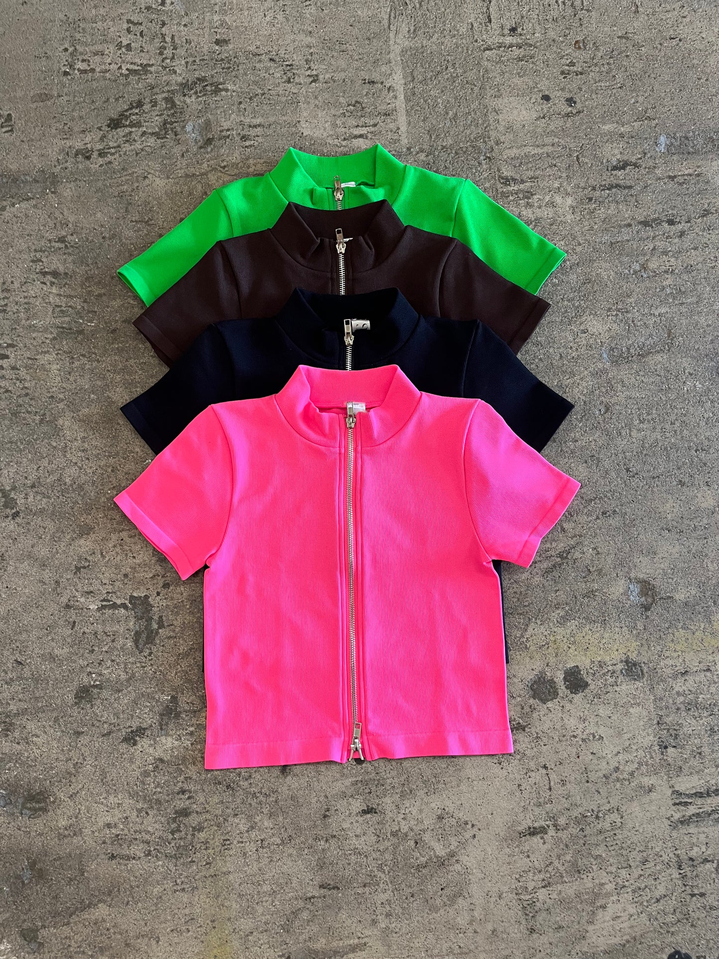 FRONT ZIPPER SEAMLESS TOP